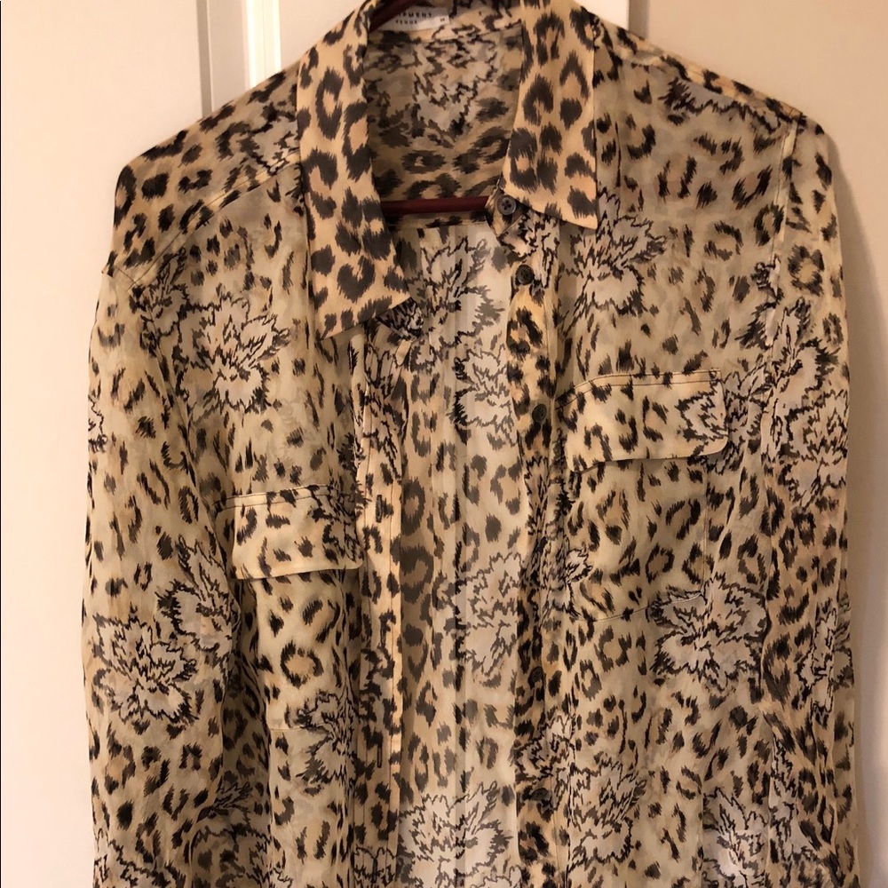 EQUIPMENT BUTTON DOWN